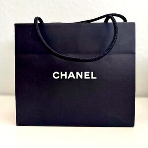 Chanel MEDIUM shopping bag